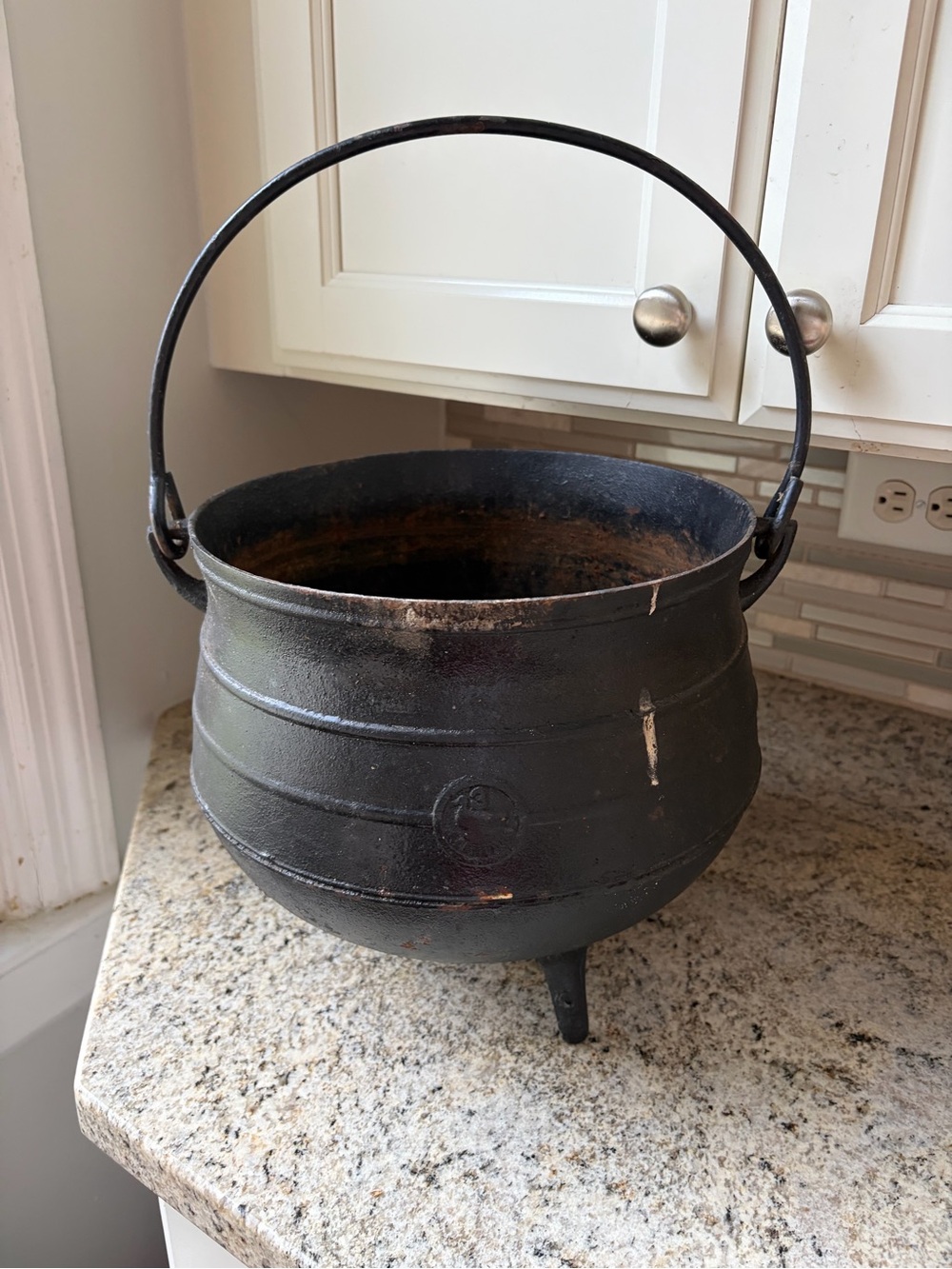 Swain Black Cast Iron Pot Cauldron large forged in England